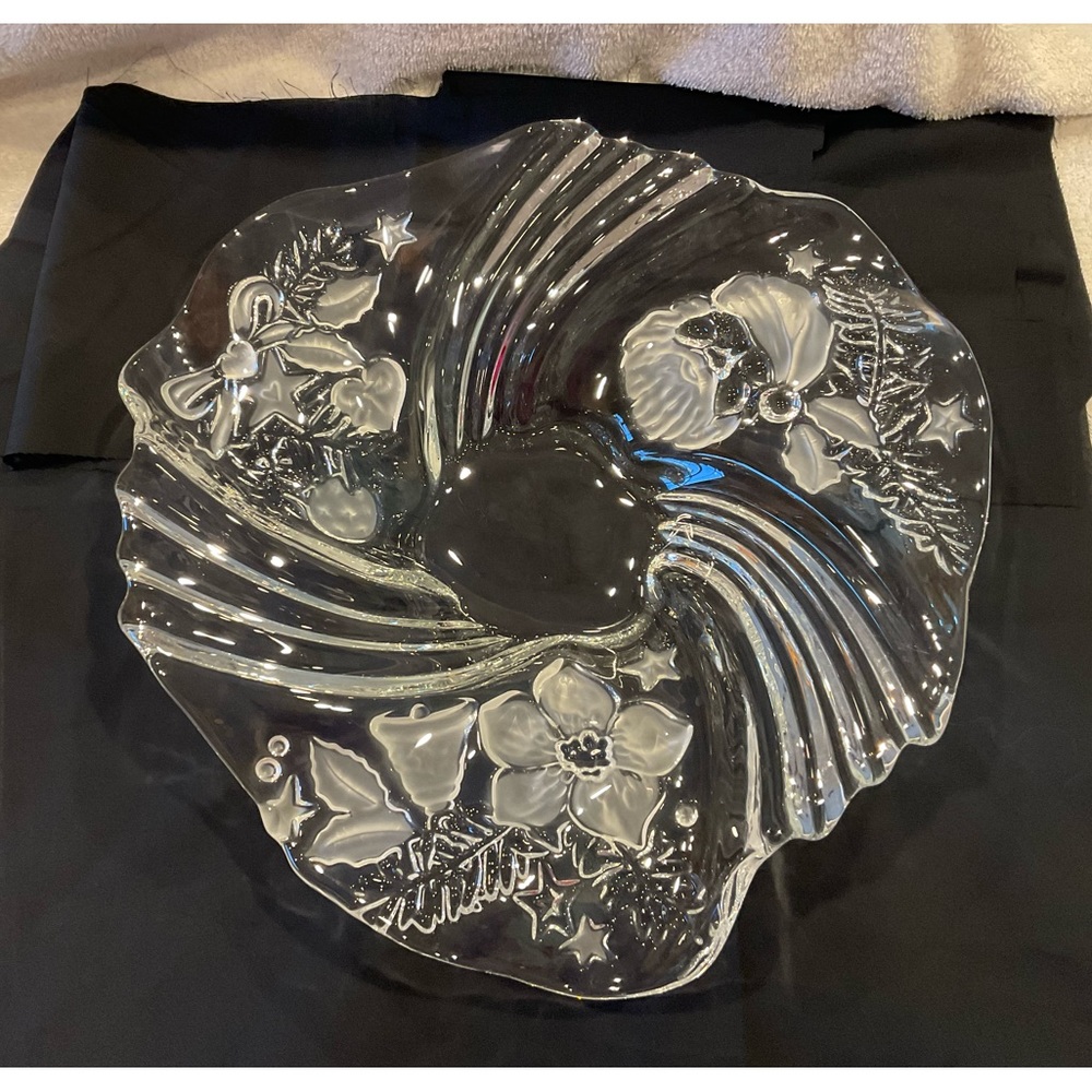 Bowl, Mikasa Crystal Christmas Medley